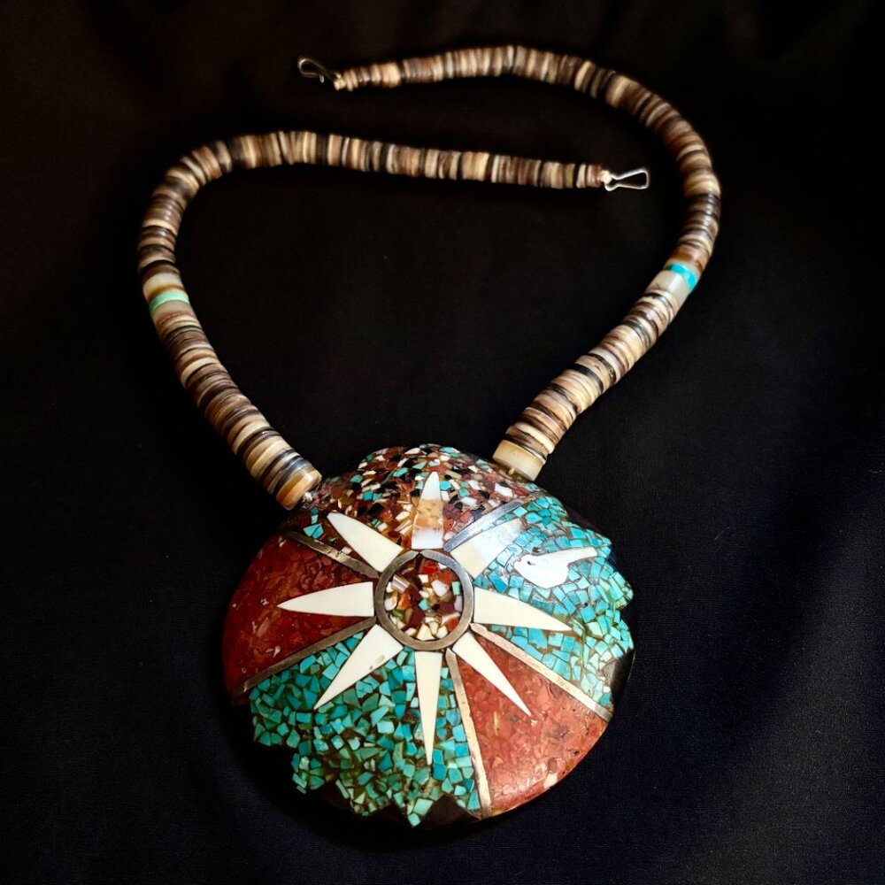 *SALE PRICE* VINTAGE 1970s NATIVE AMERICAN TURQUOISE INLAID SHELL NECKLACE